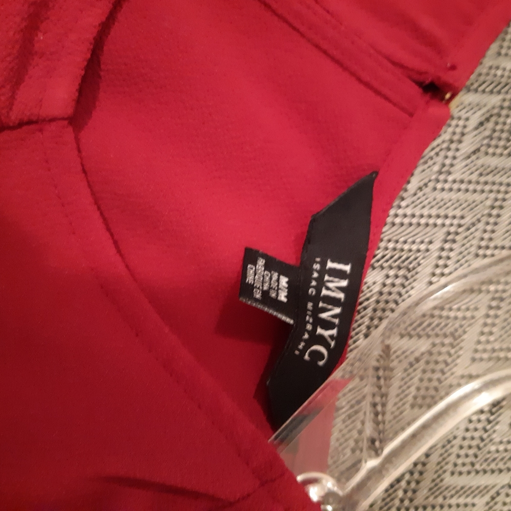 IMNYC Isaac Mizrahi cold shoulder top - Picture 6 of 7